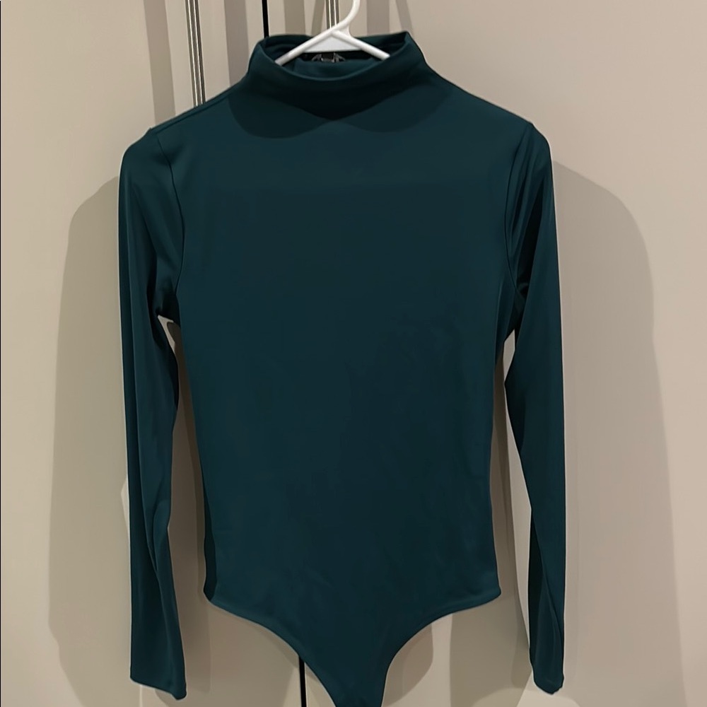 Express Green Fitted Long Sleeve Bodysuit with Mandarin Collar